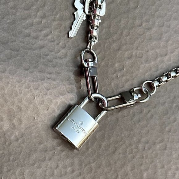 New LV Louis Vuitton Silver-Toned Lock on 24" Box Link Chain Necklace - Picture 3 of 3